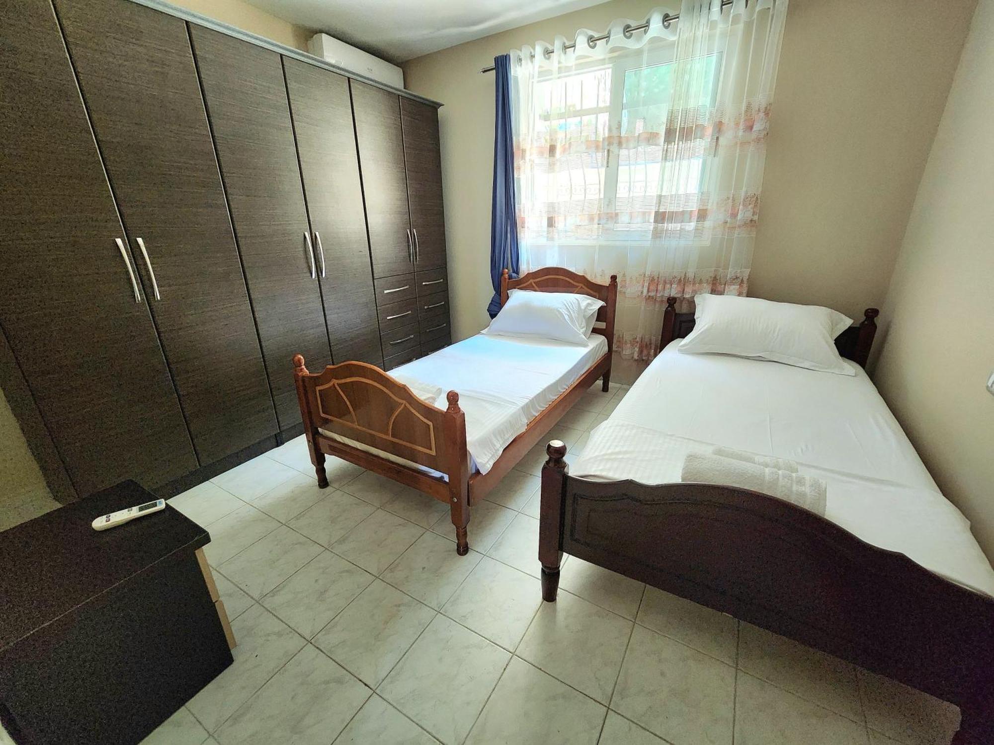 Eden Guesthouse ดูร์เรส ภายนอก รูปภาพ