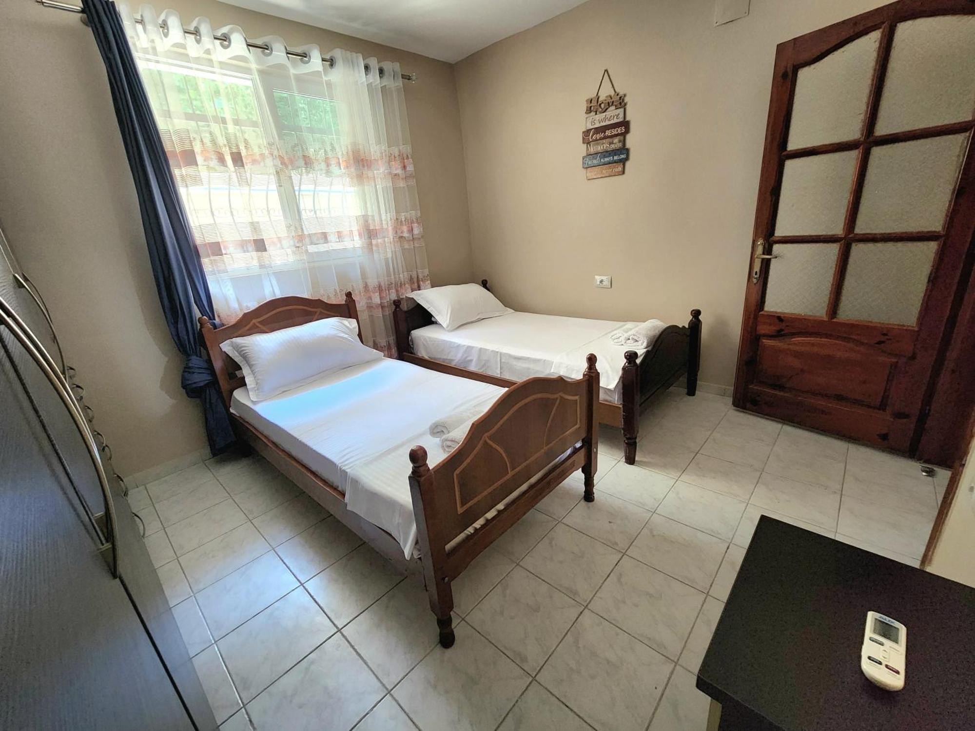 Eden Guesthouse ดูร์เรส ภายนอก รูปภาพ